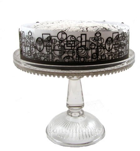 Fancy Birthday Cakes on Into This Cake Wrapper To Go Around Your Favorite Cake Or Cake Stand